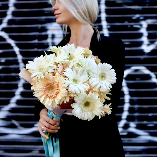 Elegant Sandra bouquet showcasing white and beige gerberas beautifully arranged in a clear glass vase for premium floral delivery
