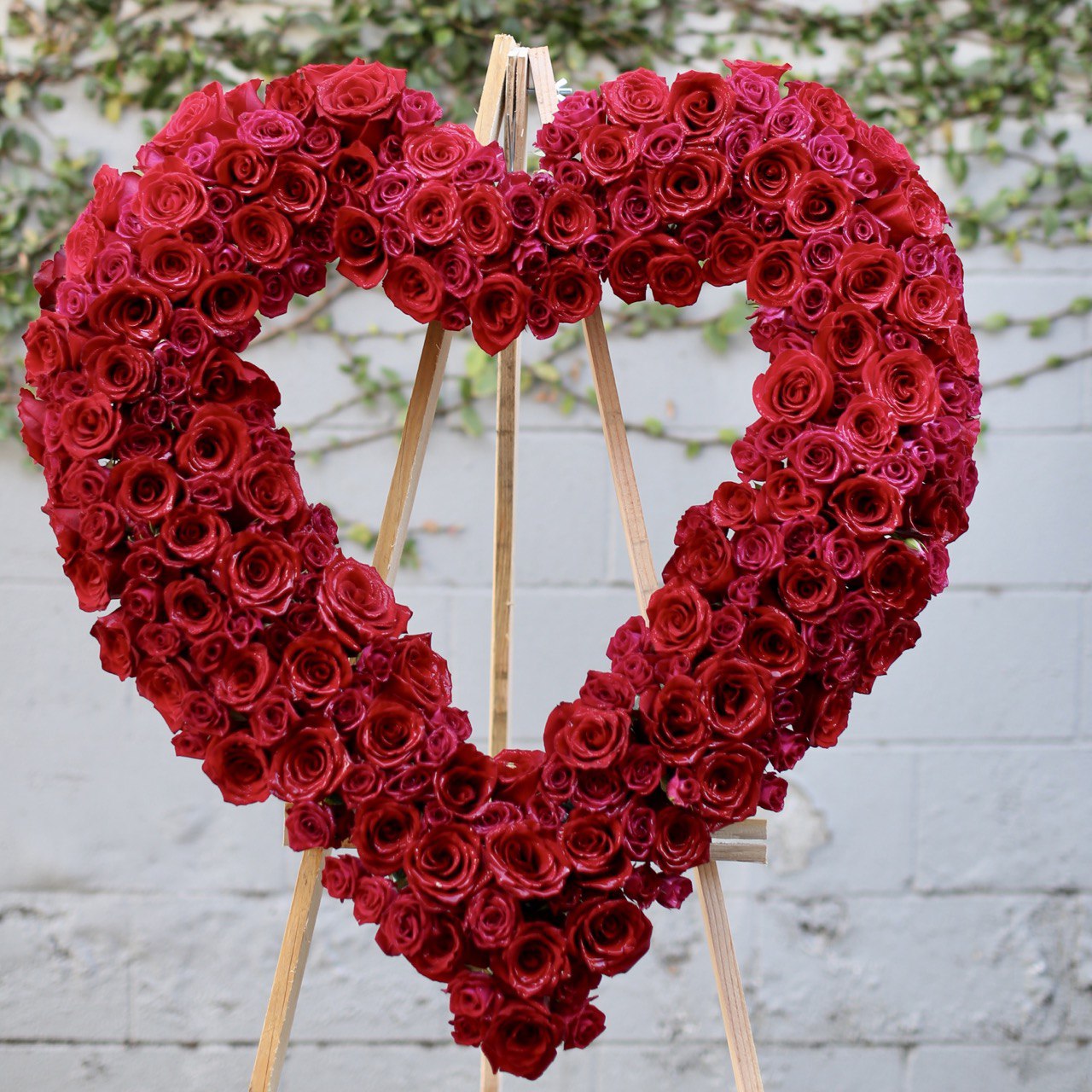 Heart stand Red - Los Angeles Florist - Pink Clover