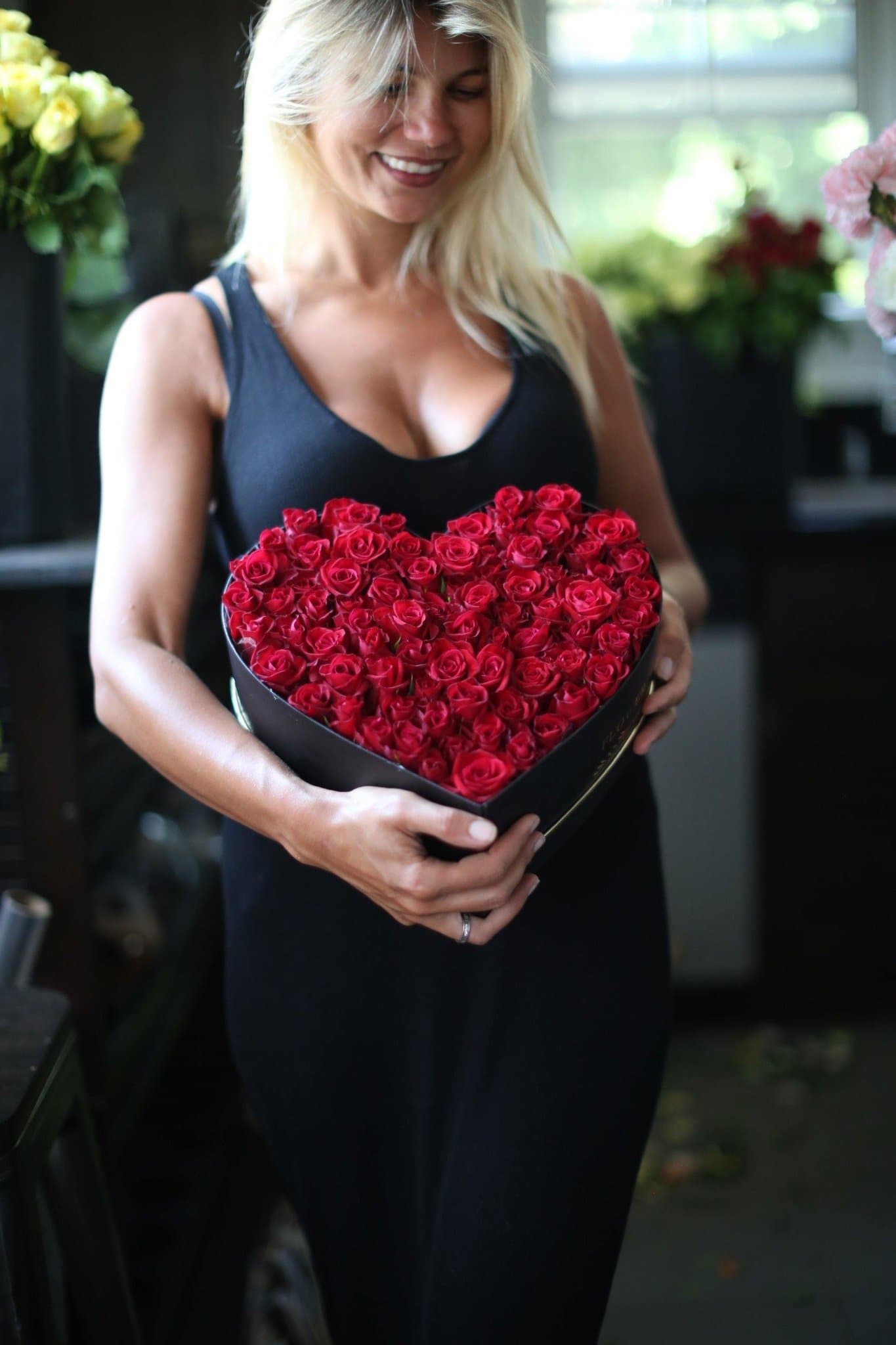 Box with roses 🌹 - Los Angeles Florist - Pink Clover