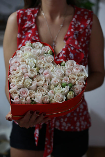 Box with roses - Los Angeles Florist - Pink Clover