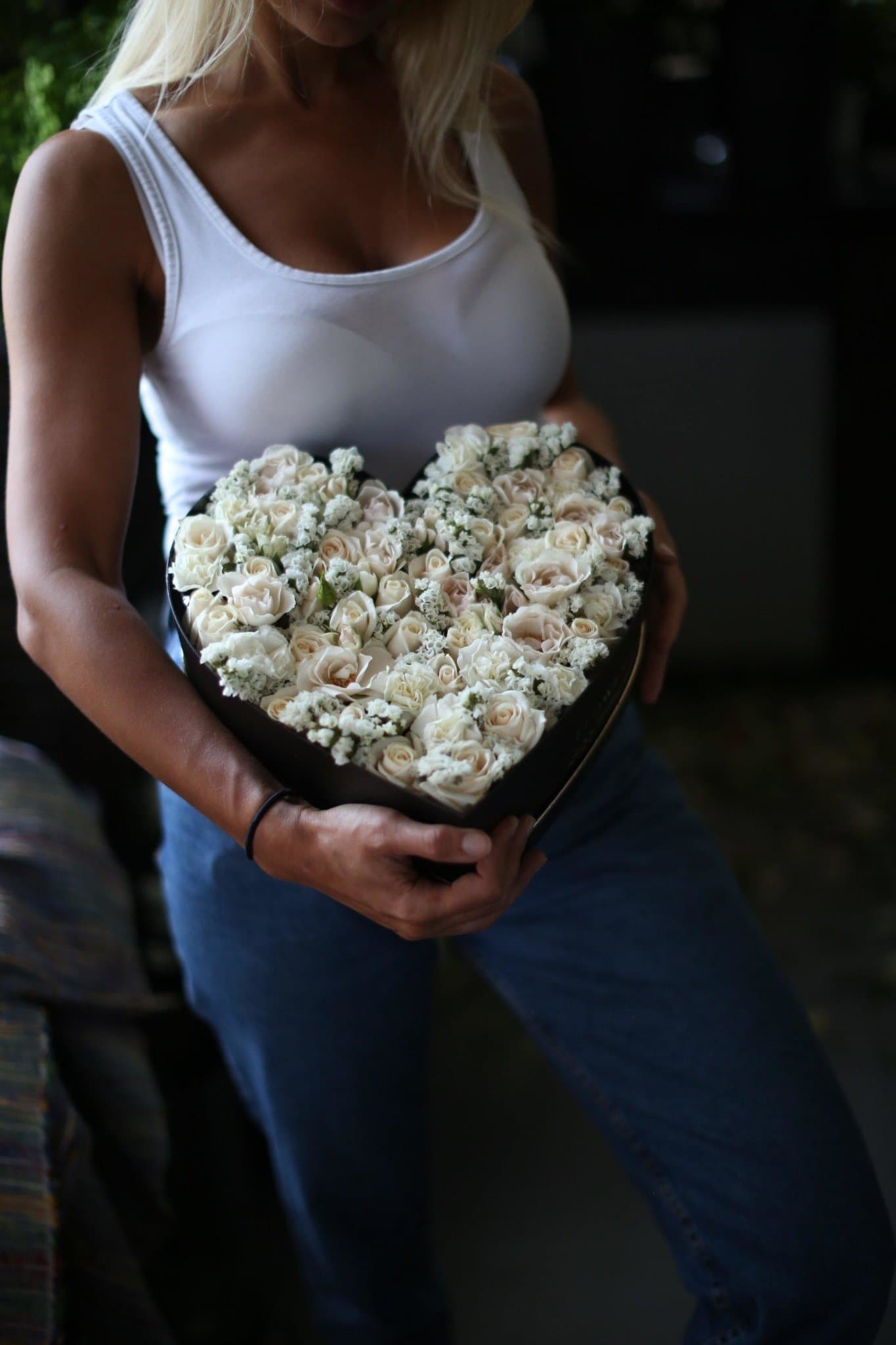 Box with roses - Los Angeles Florist - Pink Clover