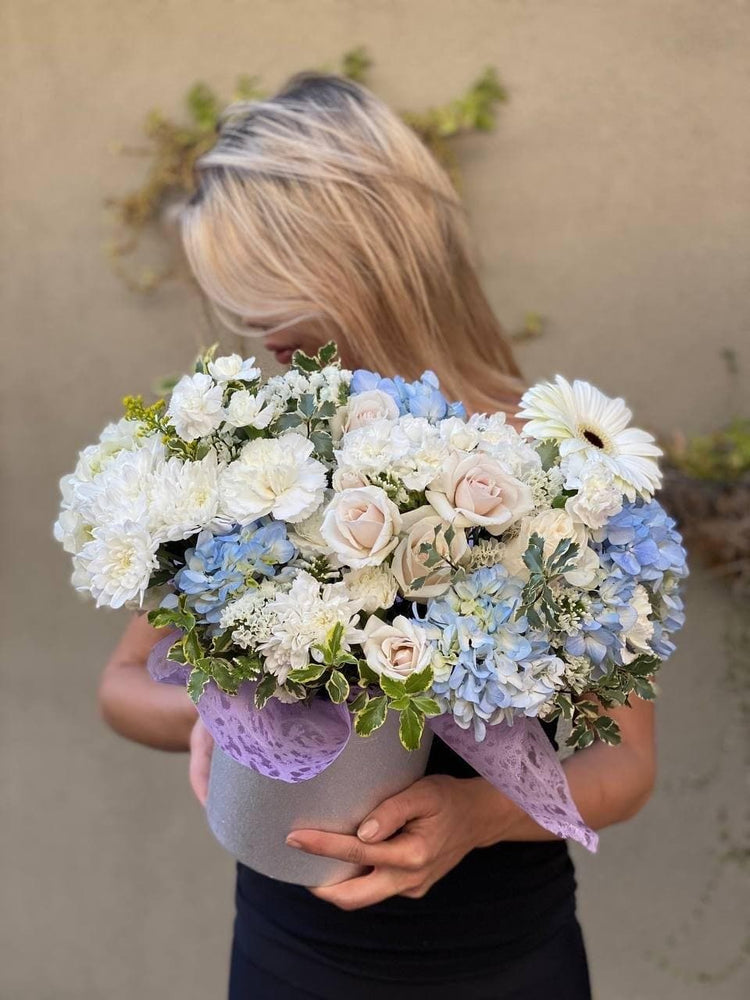 
                  
                    Daisy( Arrangement of daisies hydrangea roses in round box ) - Los Angeles Florist - Pink Clover
                  
                