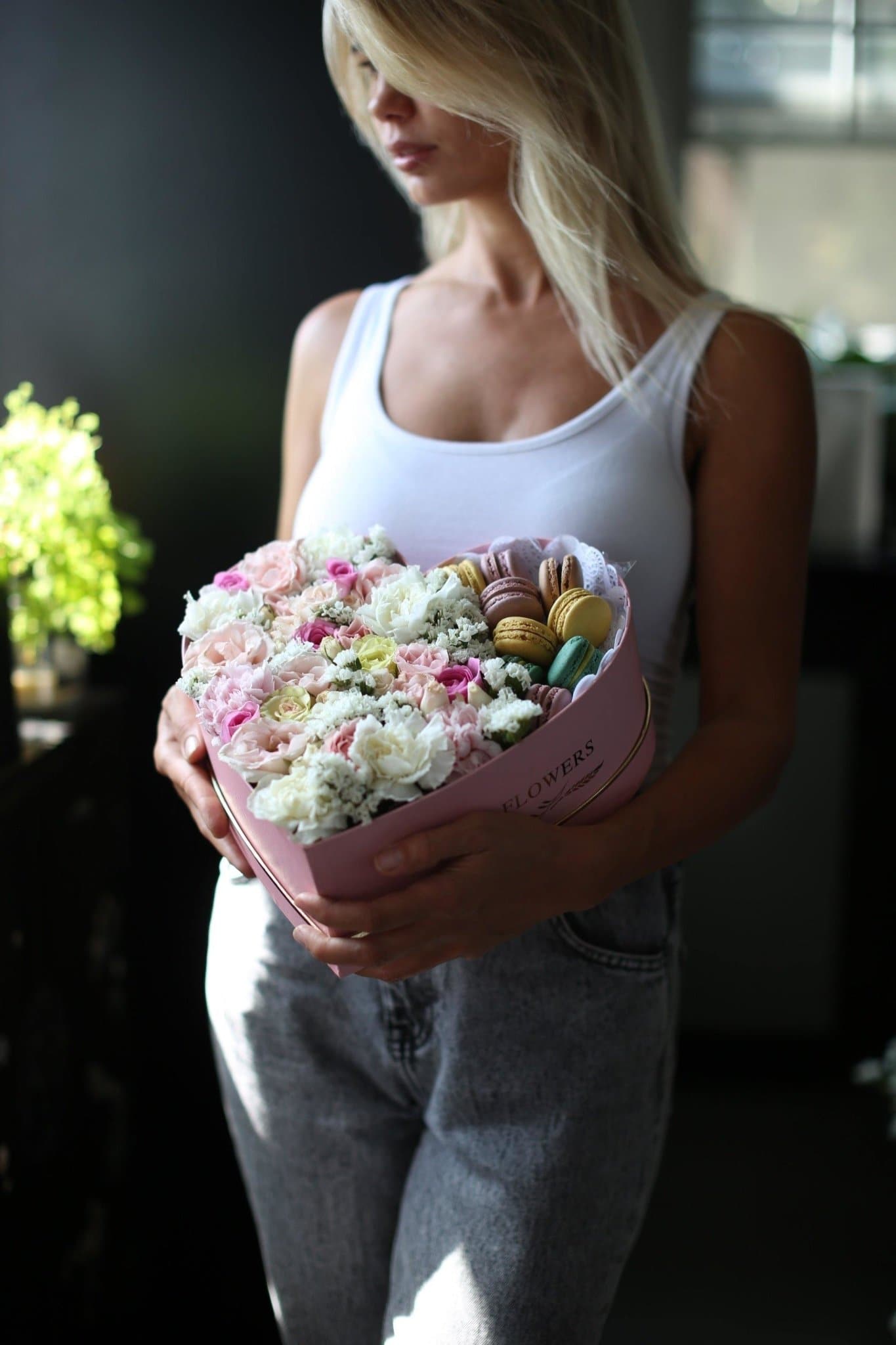 
                  
                    Freya(Flowers with macarons in heart box) - Los Angeles Florist - Pink Clover
                  
                