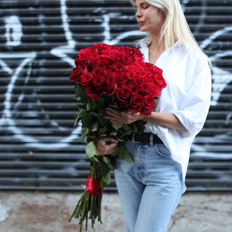 Hot Stunning Long Stemmed Red Roses - Los Angeles Florist - Pink Clover