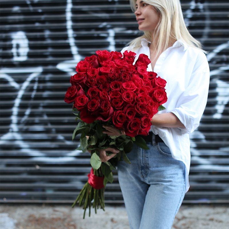 Hot Stunning Long Stemmed Red Roses - Los Angeles Florist - Pink Clover