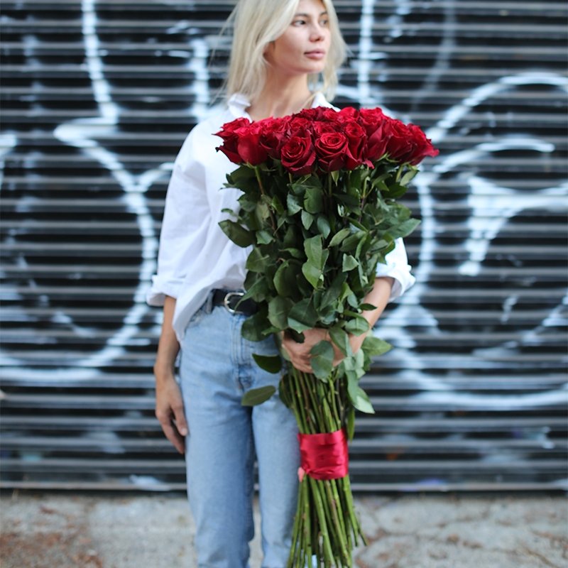 Hot Stunning Long Stemmed Red Roses - Los Angeles Florist - Pink Clover