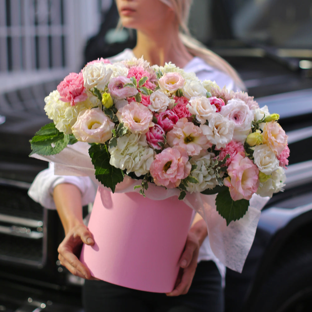 
                  
                    Olesya (roses, hydrangeas, carnations)
                  
                