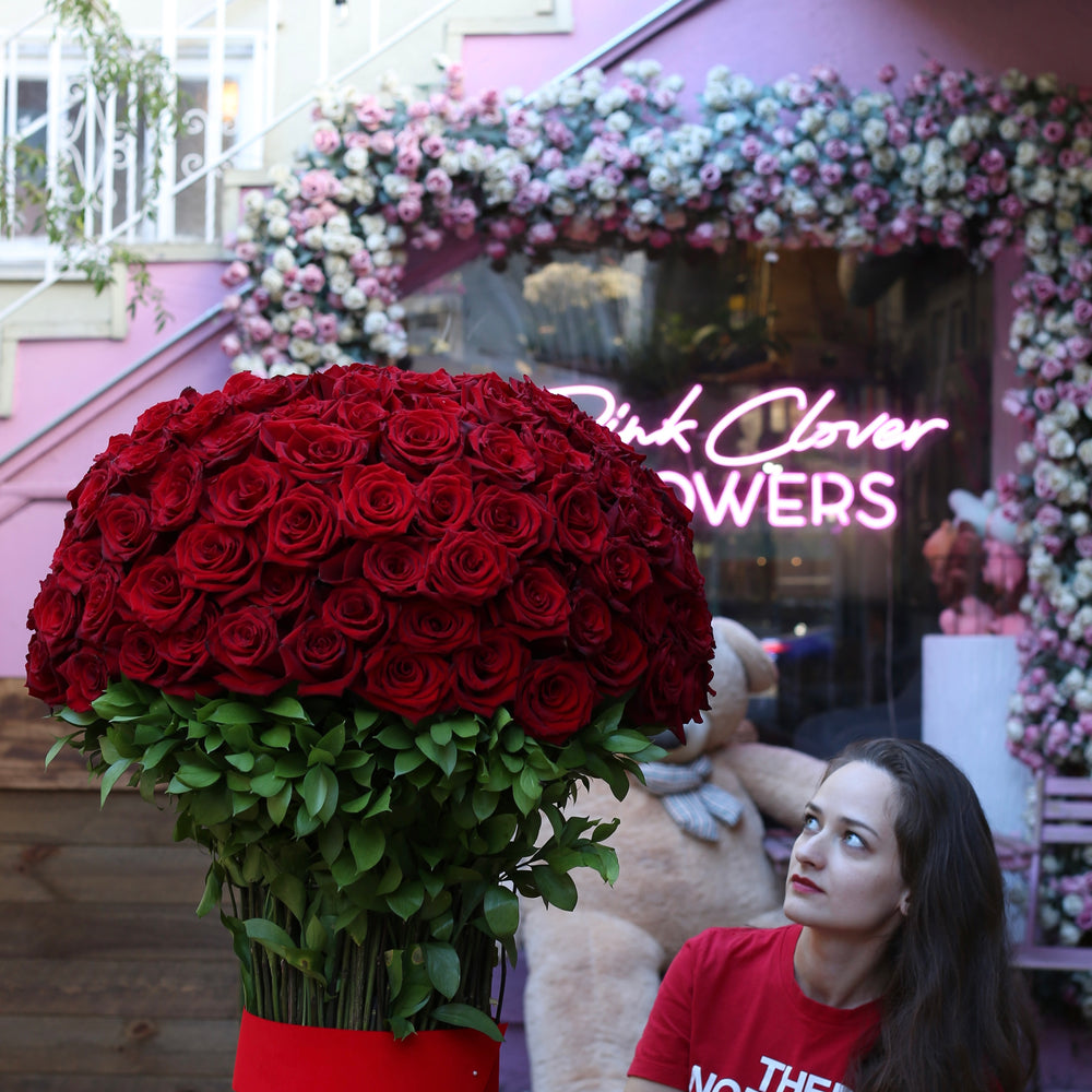 
                      
                        250 roses
                      
                    