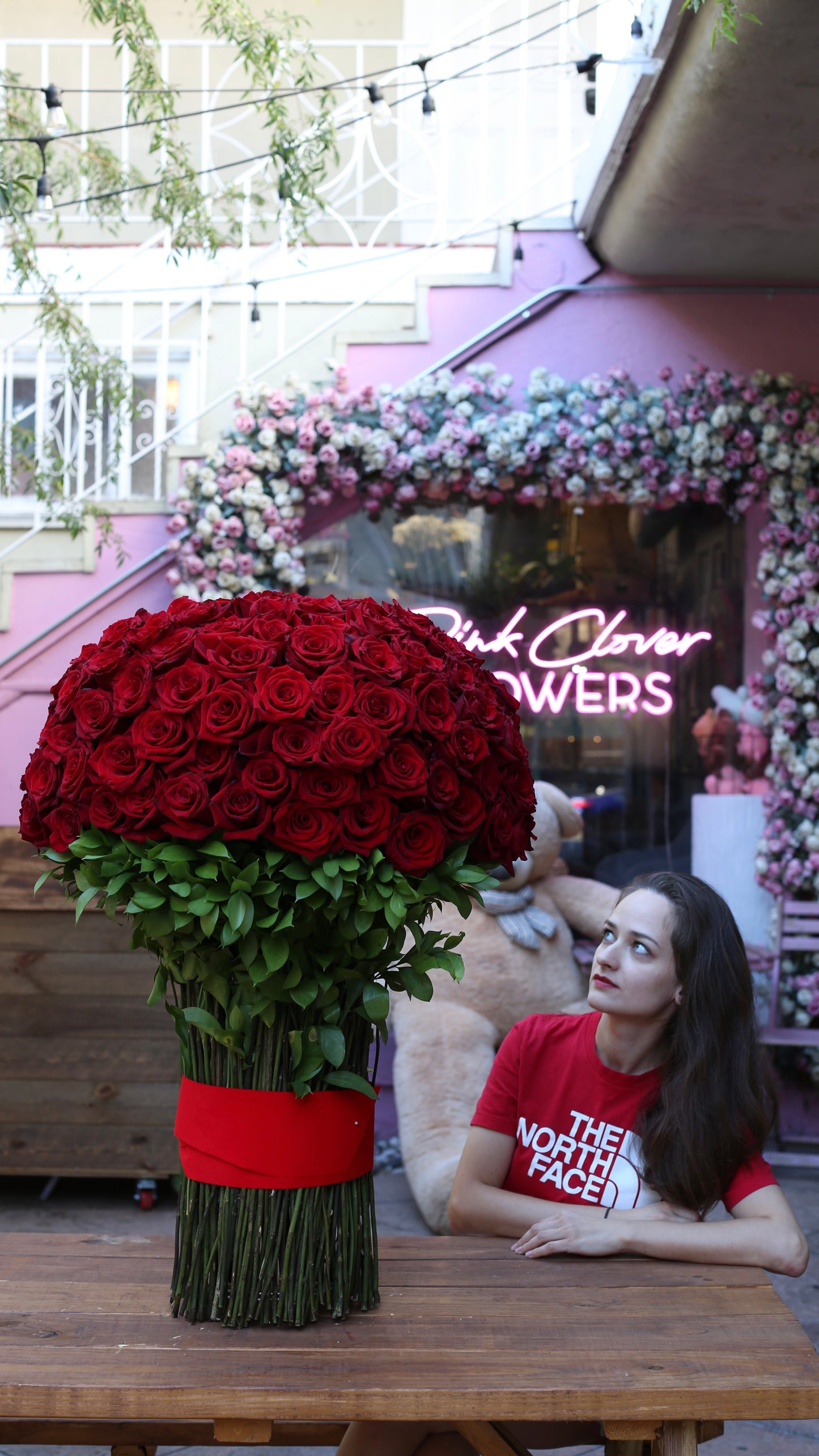 
                  
                    250 roses
                  
                
