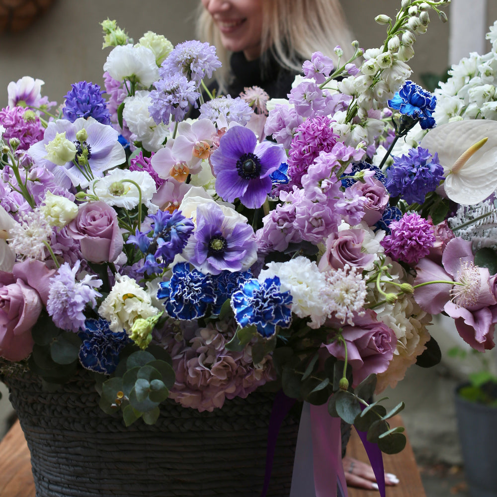 
                  
                    Violet (anemones, scabiosa, hyacinth, orchids, roses)
                  
                