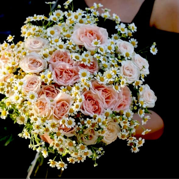 
                  
                    Andrea (Bouquet of chamomiles and peach garden roses)
                  
                
