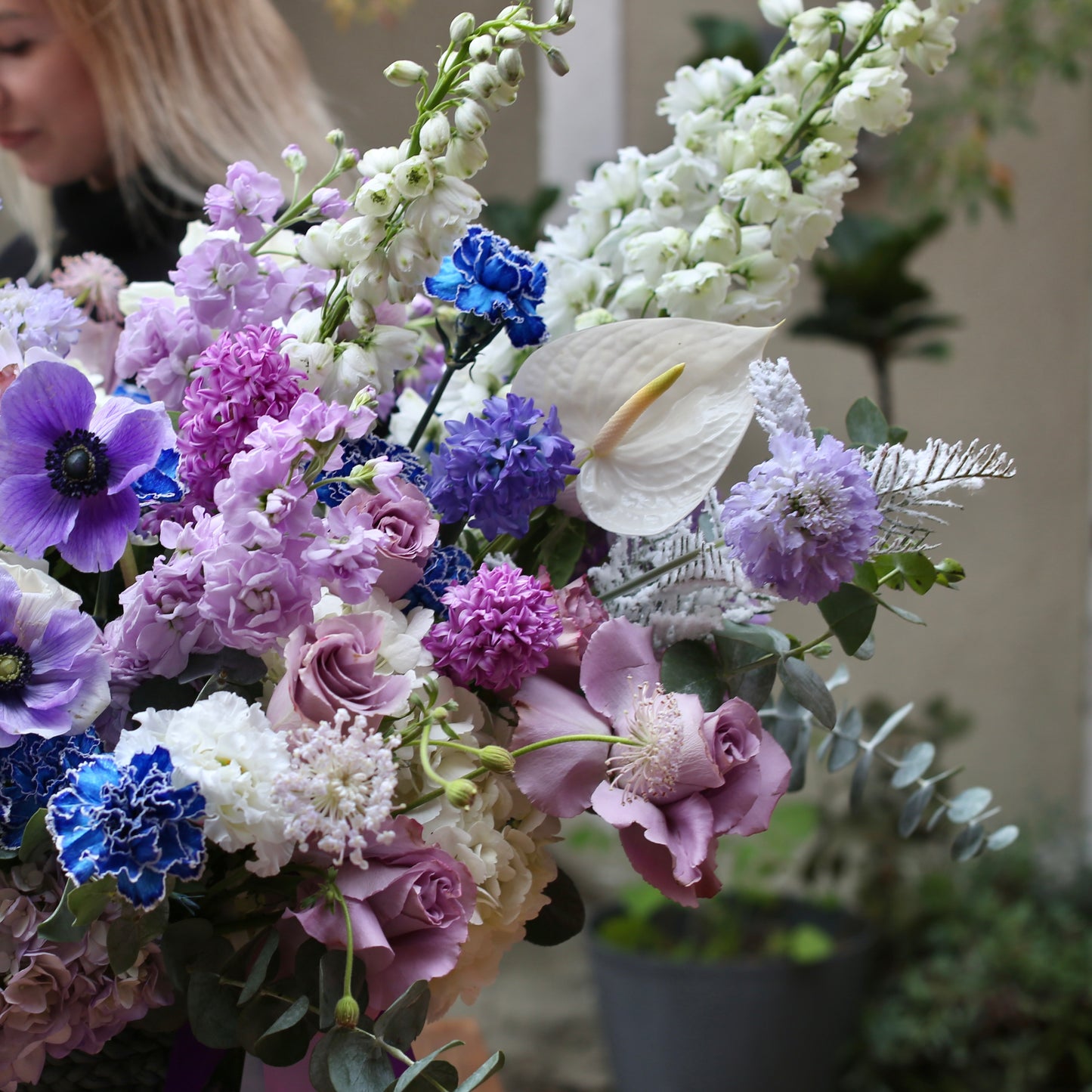 
                  
                    Violet (anemones, scabiosa, hyacinth, orchids, roses)
                  
                