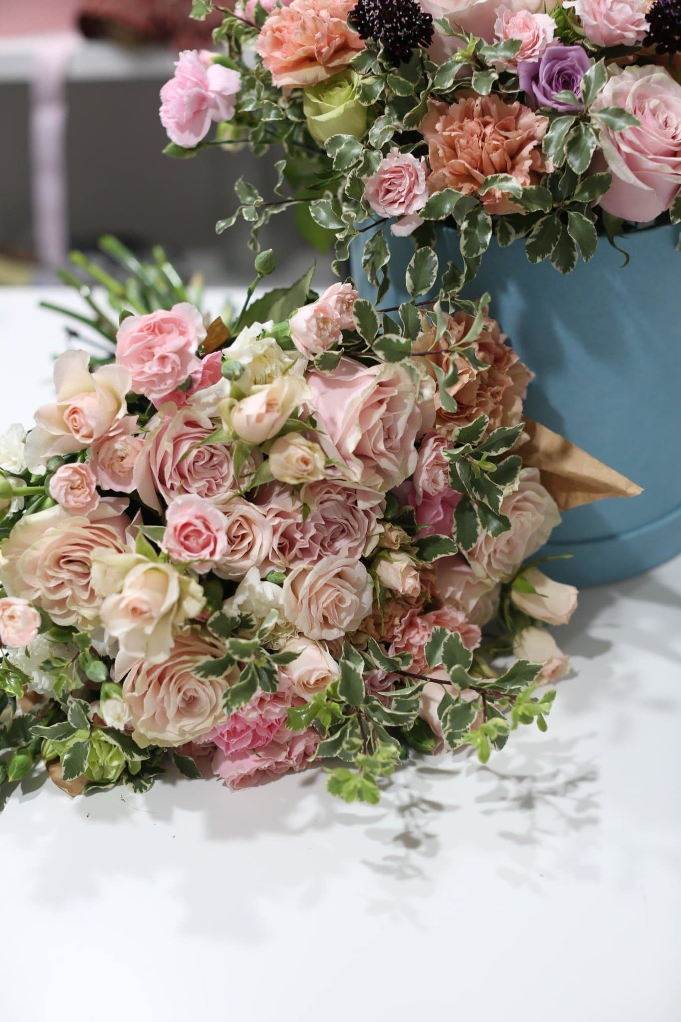 
                  
                    Liyah(Pink and beige roses bouquet) - Los Angeles Florist - Pink Clover
                  
                