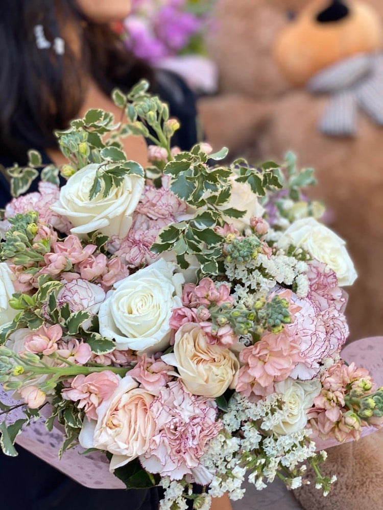 
                  
                    Liyah(Pink and beige roses bouquet) - Los Angeles Florist - Pink Clover
                  
                