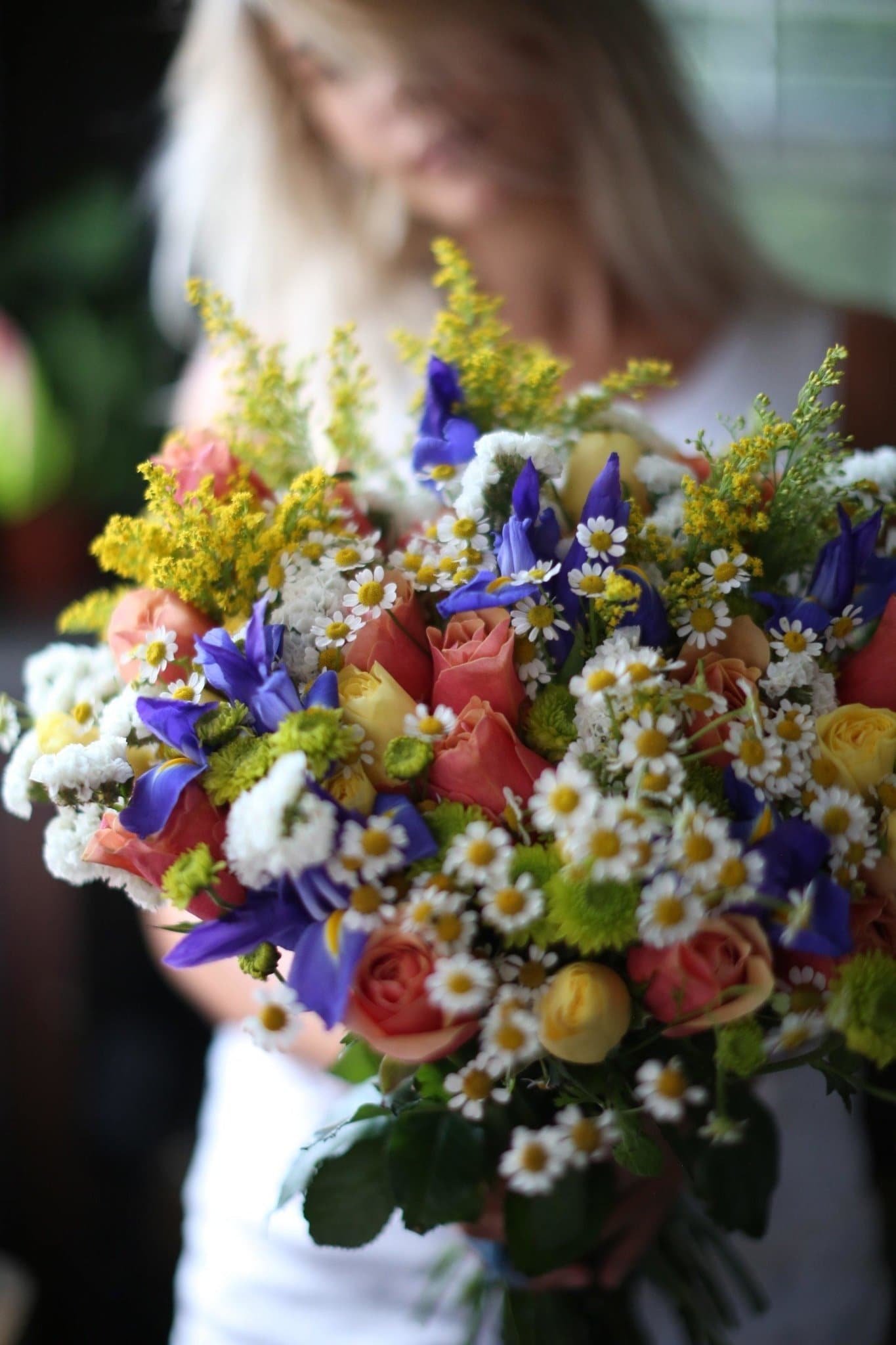 Millie(Chamomile flowers with roses and floral bouquet) - Los Angeles Florist - Pink Clover