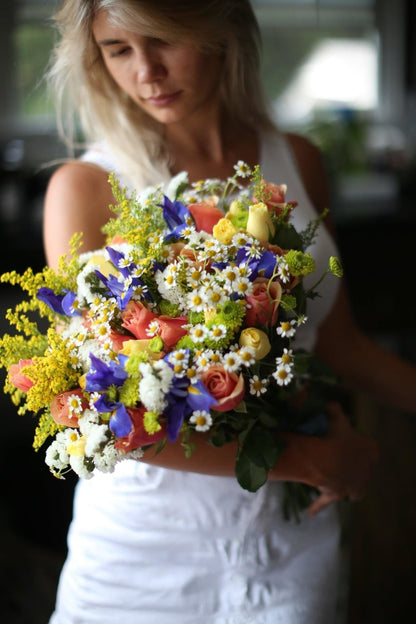 Millie(Chamomile flowers with roses and floral bouquet) - Los Angeles Florist - Pink Clover